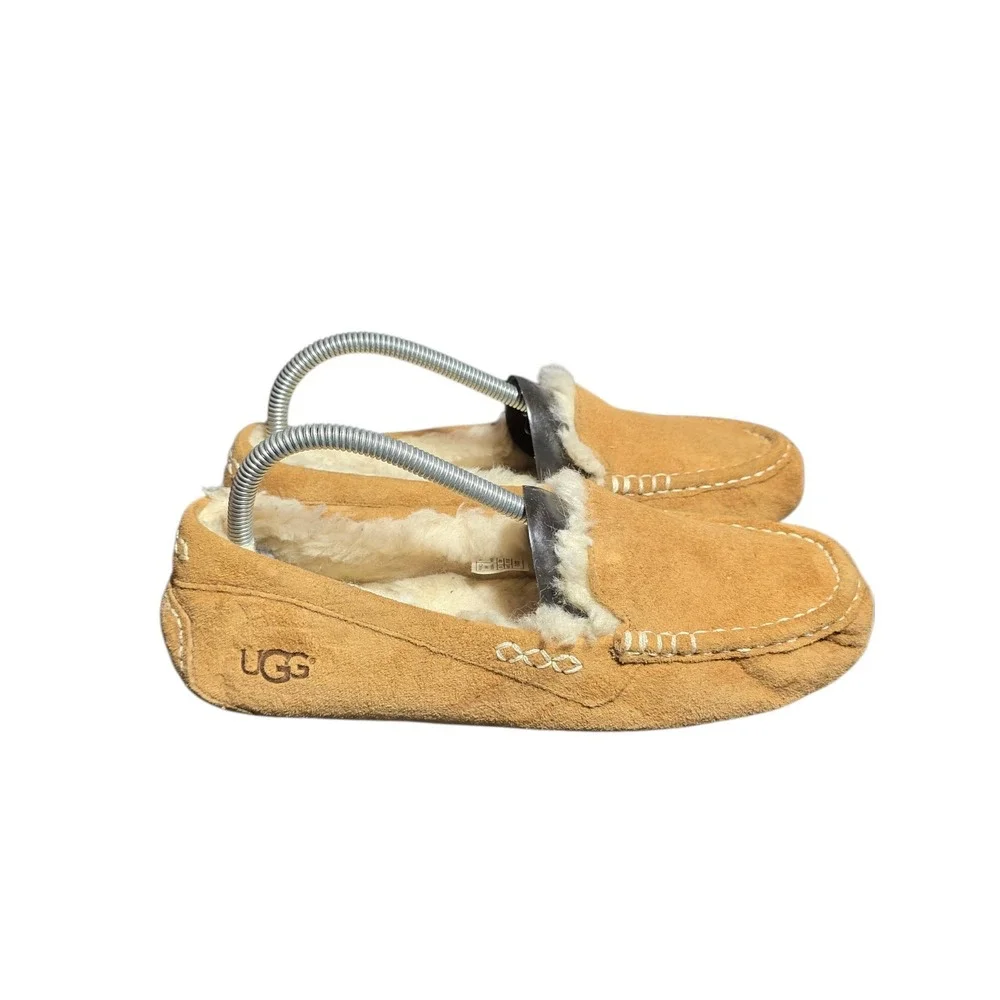 UGG Ascot Slippers Mens‎ 9 Tan Suede Leather Sheepskin Lined Moccasin Shoes